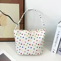 Weiße Schultertasche aus Nylon mit bunten Punkten und schmalem Griff Design - Polka-dot-design (mit Verdicktem Boden) / Kleine Größe - Wenden Sie Sich An Den Kundenservice Wenn Sie Eine Version Ohne Schriftzug Benötigen.