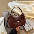 Borsa tote minimalista in pelle scamosciata marrone scuro con ciondolo a cuore e fiocco - Marrone