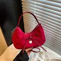 Sac fourre-tout en daim rouge foncé avec nœud élégant et pendentif en forme de cœur - Rouge