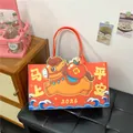 Bolso de lona roja con diseño de poni 2026 y asas de satén naranja brillante - Estilo Caballo Animado con Manzana