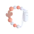 Attache-tétine en silicone avec pendentif cactus orange et perles sur fond blanc propre - Nu