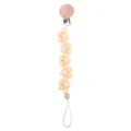 Sujeta chupetes de silicona con cuentas beige y clip de madera natural sobre fondo blanco - Piel clara
