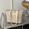 Sac fourre-tout minimaliste en paille crème avec tissage en V et anses en cuir - Blanc