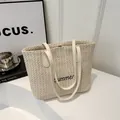Off-white strooien draagtas met Summer borduursel en lange lederen handvaten - Wit