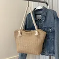 Borsa tote minimalista in paglia intrecciata beige con manici in corda bianca per l'estate - Cachi