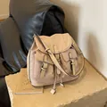 Borsa a tracolla in tela beige con tasche anteriori e finiture in pelle stile urban - Cachi