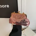 Elegante roségouden avondtas met pailletten, gouden kettingriem en metalen handvat - Roze