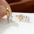 Macro di orecchini in oro rosa con zircone ovale e chiusura a monachella sicura - Bianco