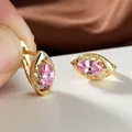 Élégantes créoles plaquées or avec zircon rose taille marquise et détails filigranes - Rose