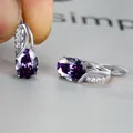 Orecchini in argento con zircone viola ovale e piccoli accenti luminosi - Argento Viola