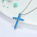 Collana in argento con ciondolo a croce classica con zirconi blu e catena a maglia veneziana - Blu Acqua