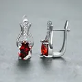 Silberne Ohrhänger mit ovalem rotem Kristall und funkelndem Diamantbesatz für Damen - Platiniert Roter Zirkonia
