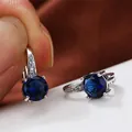 Orecchini color argento con zircone blu scuro rotondo e cristalli brillanti - Argento Blu