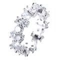 Anillo ondulado plateado con circonitas cúbicas claras y engaste de garras - Talla 6 / Blanco