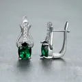 Elegante Silberohrringe mit ovalem grünem Kristall und mikrogefassten Zirkonia - Platiniert Grüner Zirkonia