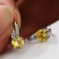 Orecchini placcati argento con grande zircone giallo rotondo e montatura a griffes - Platino Giallo