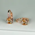 Orecchini a cerchio in oro rosa con grandi zirconi gialli rotondi e piccoli diamanti - Oro Rosa Champagne