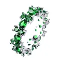 Zilveren eternity ring met golvende smaragdgroene zirkonia stenen in een klauwzetting - Smaragd