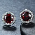 Boucles d'oreilles halo avec grenat rouge rond et finition plaquée or blanc - Plaqué Platine Zircone Rouge