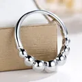 Anello geometrico con perline d'argento con finitura lucida e design moderno a sfere metalliche - US 5 / Argento