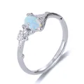 Vintage opaal ring met witgouden bloemtak band en blauwgroene ovale vuursteen - US 6 / Platina Witte Opaal