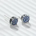Silberne Ohrstecker mit runden, dunkelblauen Zirkonia-Steinen in Pavé-Fassung für Damen - Platiniert Königsblau