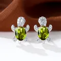Orecchini a perno a forma di tartaruga con zircone verde oliva e pavé di diamanti - Platino Verde Oliva