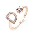 Verstelbare roségouden ring met kristallen letter D en een ronde solitaire steen - Letter D / Roségoud