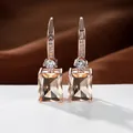 Pendientes de oro rosa con gemas champagne rectangulares y detalles de circón blanco - Oro Rosa Champaña
