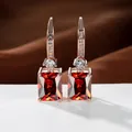 Pendientes de lujo en oro rosa con rubí talla esmeralda y circonitas blancas pavimentadas - Oro Rosa Diamante Rojo