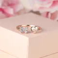 Bague en or rose avec motif cœur, papillon, lettre S gravée et cristaux étincelants - Ouvert Réglable / Or Rose Diamant Blanc Lettre S