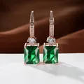 Pendientes colgantes de oro rosa con esmeralda rectangular y detalles de circonita blanca - Oro Rosa Verde Esmeralda