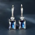 Elegantes pendientes de plata con piedras azules rectangulares y detalles de circón - Platinado Azul Real