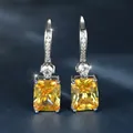 Exquisitos pendientes de plata con una radiante gema amarilla rectangular y circonitas - Oro Blanco Con Circonita Amarilla