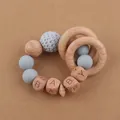 Anneau de dentition en silicone et hêtre avec perles BABY et textures au crochet bébé - Bleu Gris