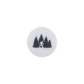 Runde DIY-Perle mit schwarzem Tannen- und Bigfoot-Silhouette-Motiv auf weißer Basis - Wald Bigfoot