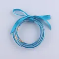 Set di tre bracciali in silicone blu glitterato con decorazione a fiocco in nastro - Blu lago