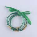 Set di 5 braccialetti verdi in silicone con glitter, anelli d'oro e fiocco - Verde