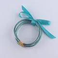 Set di bracciali glitterati verde acqua e argento con fiocco decorativo in seta - Verde Scuro