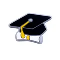 Détail d'une breloque en PVC pour chaussures thème diplôme avec mortier et parchemin - Chapeau de diplômé