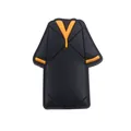 Détail d'un charme de chaussure en PVC style uniforme JJK avec garniture orange - Robe de graduation