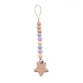 Détail de l'attache étoile en bois de hêtre et perles en silicone pour tétine bébé - Macarons