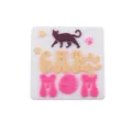 Abalorio cuadrado de silicona con texto Cat Mom y huellas de colores para chupeteros DIY - Gato Mamá Amarillo