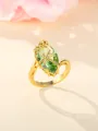 Macro-opname van gouden libelle-ring met grote marquise olijfgroene edelsteen - US 5 / Verguld Olijfgroen