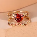 Elegante gouden ringenset met hartrobijn, zirkoon en gegraveerde bladpatronen - Maat 6 / 2-delige Set (R00210) / Champagne Granaatrood