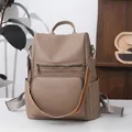 Mochila para mujer en cuero PU color caqui de gran capacidad con correa de rayas - Caqui