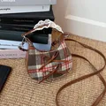 Mini borsa a tracolla a quadretti con fiocchi in pelle marrone e pizzo elegante - Marrone a Quadri