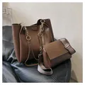 Set borsa tote marrone e borsa a tracolla piccola con ampia tracolla in stile etnico - Grande / Marrone