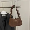 Bolso de hombro marrón con asa fruncida y lazo plateado en tejido de nailon - Marrón