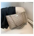 Bolso tote acolchado beige con cadena dorada y gran capacidad informal - Caqui